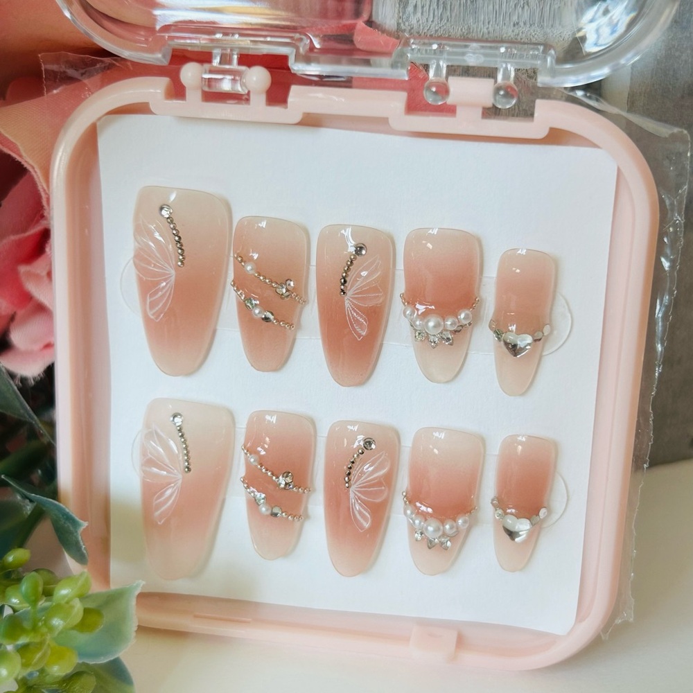 Elegant Pink Press-On Nails with Rhinestones